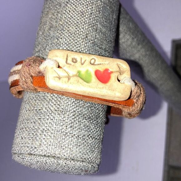 LOVE Arrow Hearts Leather and Stone Tie Brown Cream Red Green Bracelet 8 inches - Picture 2 of 10